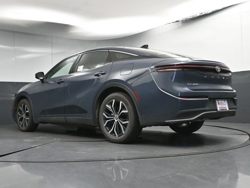 Certified 2025 Toyota Crown XLE image 29