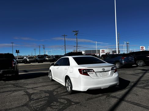 Used 2013 Toyota Camry SE image 3