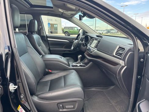 Used 2018 Toyota Highlander XLE image 22