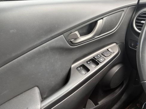 Used 2021 Hyundai Kona Limited FWD image 36