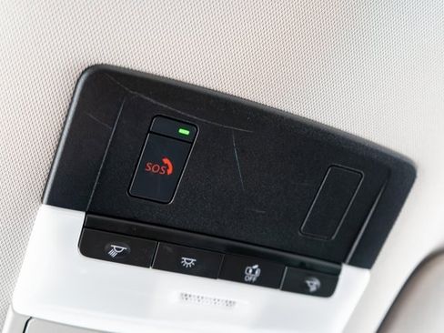 Used 2024 Nissan Pathfinder SL w/ Black Appearance Package image 34