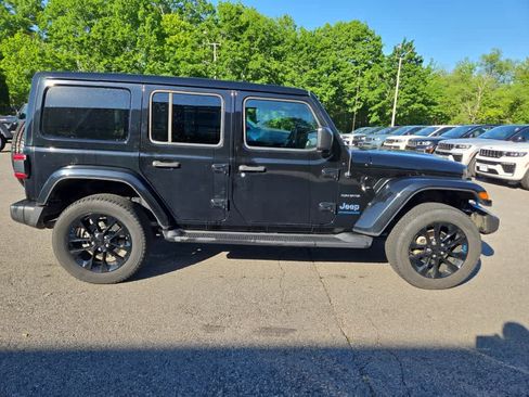 Used 2023 Jeep Wrangler Unlimited Sahara w/ Cold Weather Group AWD/4WD image 3