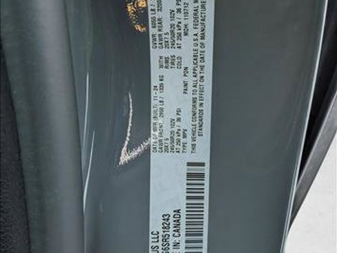 Used 2025 Chrysler Pacifica Limited image 28