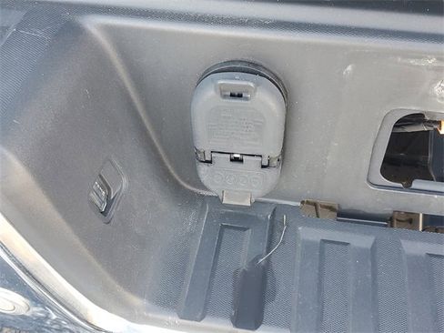 Certified 2019 GMC Canyon SLE w/ Driver Alert Package image 7