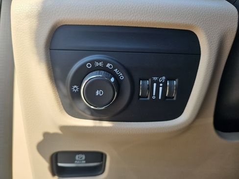 Used 2023 Jeep Grand Cherokee L Limited w/ Luxury Tech Group II image 26