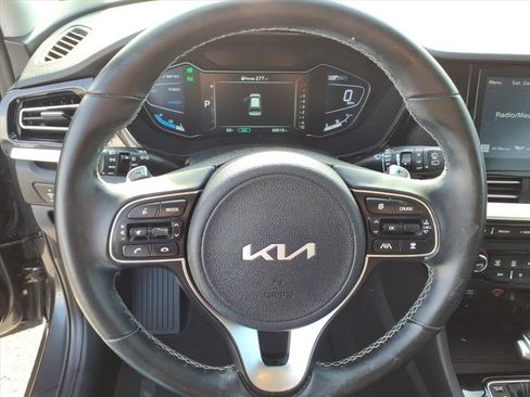 Used 2022 Kia Niro EX image 19