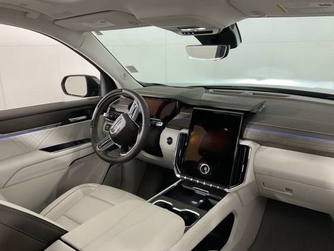 Used 2025 GMC Acadia Denali w/ Super Cruise Package FWD image 30