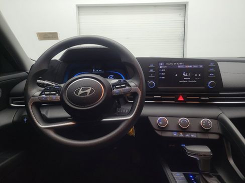 Used 2025 Hyundai Elantra SE FWD image 22