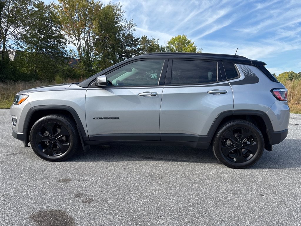 Used 2018 Jeep Compass Latitude w/ Popular Equipment Group FWD image 2