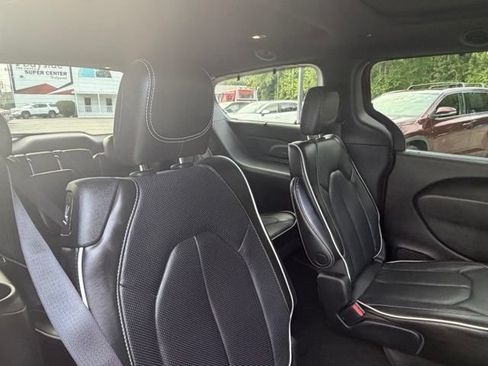 Used 2022 Chrysler Pacifica Limited w/ S Appearance Package FWD image 26