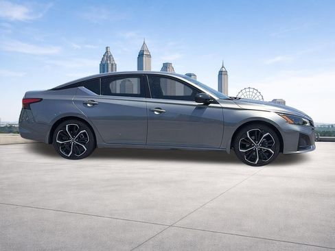 Certified 2023 Nissan Altima 2.5 SR FWD image 6