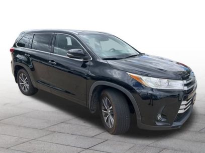 Used 2017 Toyota Highlander XLE w/ Carpet Mat Package