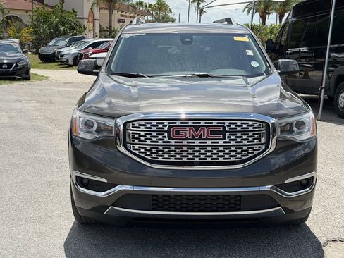 Used 2019 GMC Acadia Denali w/ Technology Package FWD image 3