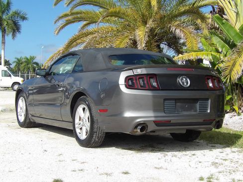 Used 2013 Ford Mustang V6 2dr Convertible image 4