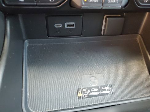 Used 2021 Chevrolet Tahoe Z71 AWD/4WD image 29