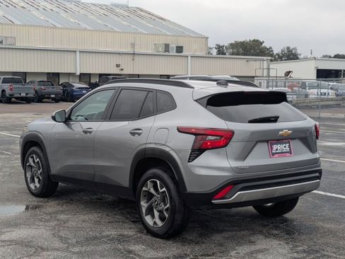 Used 2025 Chevrolet Trax LT image 7