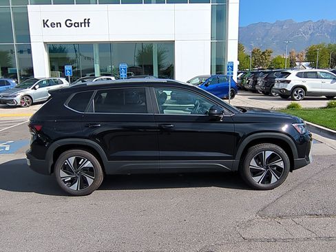 New 2025 Volkswagen Taos SE image 2