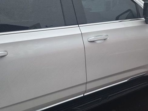 Used 2022 Cadillac Escalade ESV Premium Luxury image 9