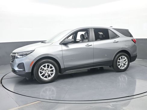 Used 2023 Chevrolet Equinox LS FWD image 2