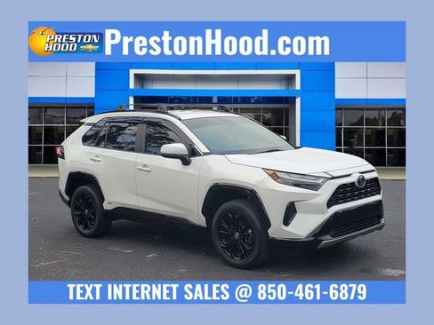 Used 2023 Toyota RAV4 SE image 1