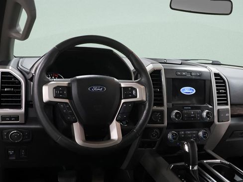 Used 2019 Ford F150 Lariat w/ Equipment Group 502A Luxury AWD/4WD image 9