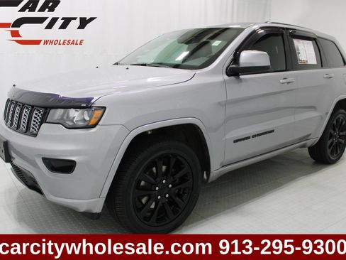 Used 2019 Jeep Grand Cherokee Altitude AWD/4WD image 1