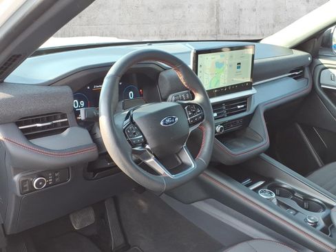 Used 2025 Ford Explorer ST-Line w/ ST-Line Street Pack AWD/4WD image 5