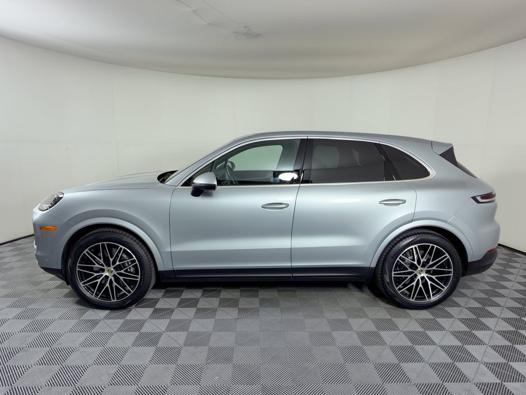 Certified 2024 Porsche Cayenne AWD/4WD image 2