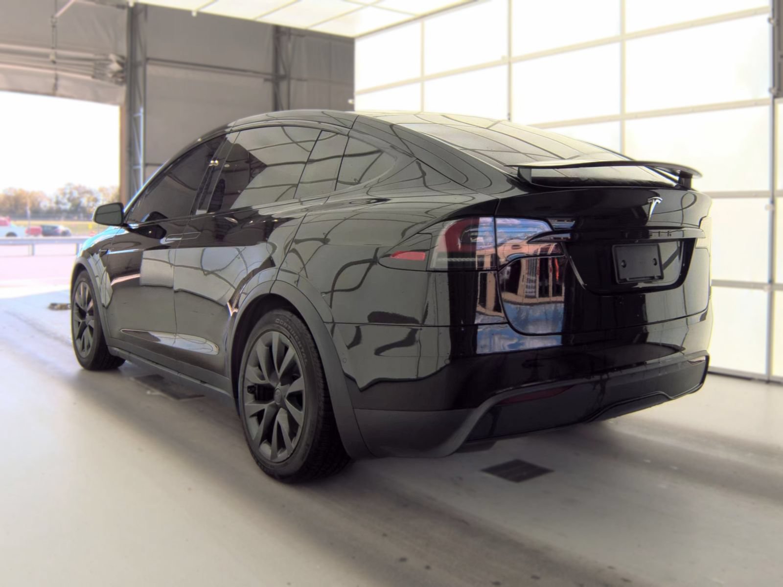 Used 2023 Tesla Model X AWD/4WD image 4