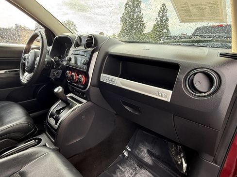 Used 2017 Jeep Compass Latitude AWD/4WD image 19