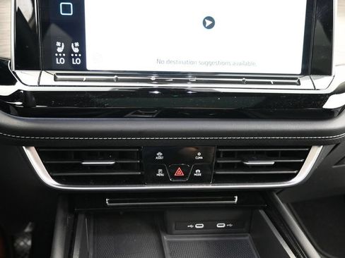 Used 2024 Volkswagen Atlas SEL AWD/4WD image 17