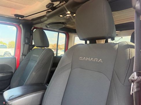 Used 2020 Jeep Wrangler Unlimited Sahara AWD/4WD image 23