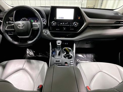 Used 2023 Toyota Highlander XLE AWD/4WD image 15