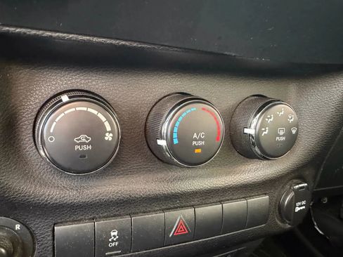 Used 2012 Jeep Wrangler Sport AWD/4WD image 12