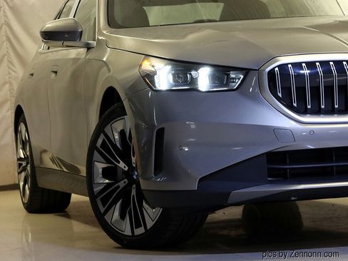 New 2026 BMW 530i xDrive w/ Premium Package image 4