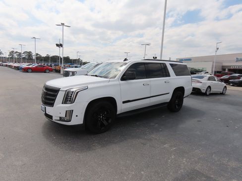 Used 2017 Cadillac Escalade ESV 2WD image 2