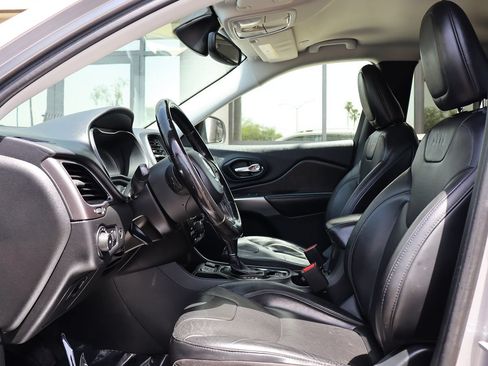 Used 2020 Jeep Cherokee Limited FWD image 39