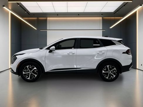 Used 2025 Kia Sportage EX FWD image 2