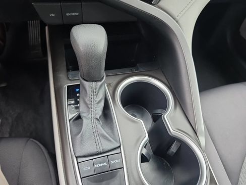 Used 2024 Toyota Camry LE w/ Convenience Package FWD image 9