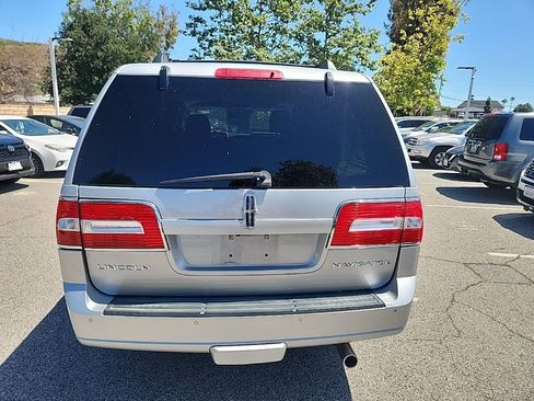Used 2010 Lincoln Navigator w/ Elite Package image 4