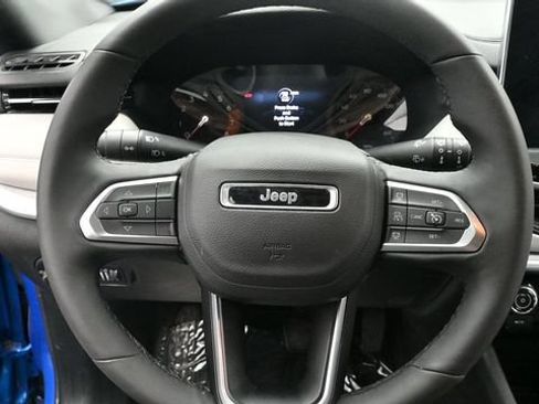 Used 2025 Jeep Compass Limited AWD/4WD image 17