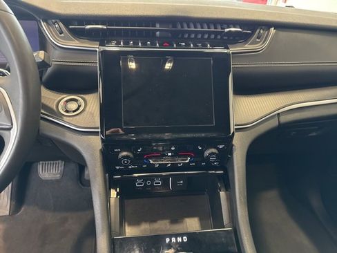 Used 2023 Jeep Grand Cherokee Altitude image 12