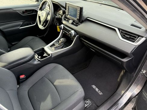 Used 2020 Toyota RAV4 LE image 17