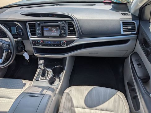Used 2014 Toyota Highlander Plus AWD/4WD image 29