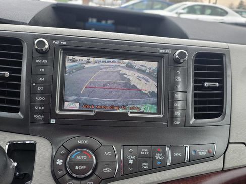 Used 2014 Toyota Sienna Limited image 25