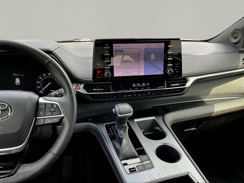 Used 2021 Toyota Sienna XSE w/ XSE Plus Package FWD image 9