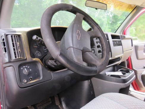Used 2003 Chevrolet Express 2500 Passenger w/ LS Preferred Equipment Group RWD image 10