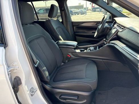 Used 2024 Jeep Grand Cherokee Laredo X w/ Luxury Tech Group I AWD/4WD image 17