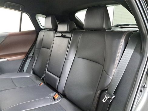 Used 2023 Toyota Venza Limited image 13