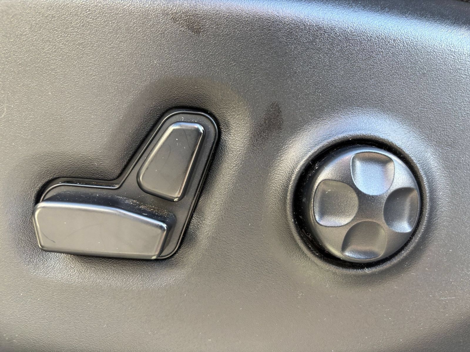 Used 2024 Chrysler Voyager LX FWD image 21